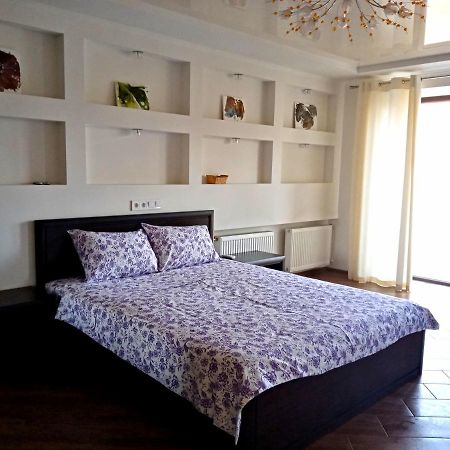 1-Room Studio Center Cherkasy Ngoại thất bức ảnh