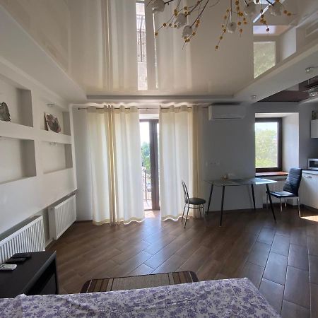 1-Room Studio Center Cherkasy Ngoại thất bức ảnh