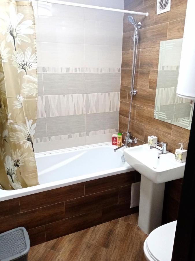 1-Room Studio Center Cherkasy Ngoại thất bức ảnh