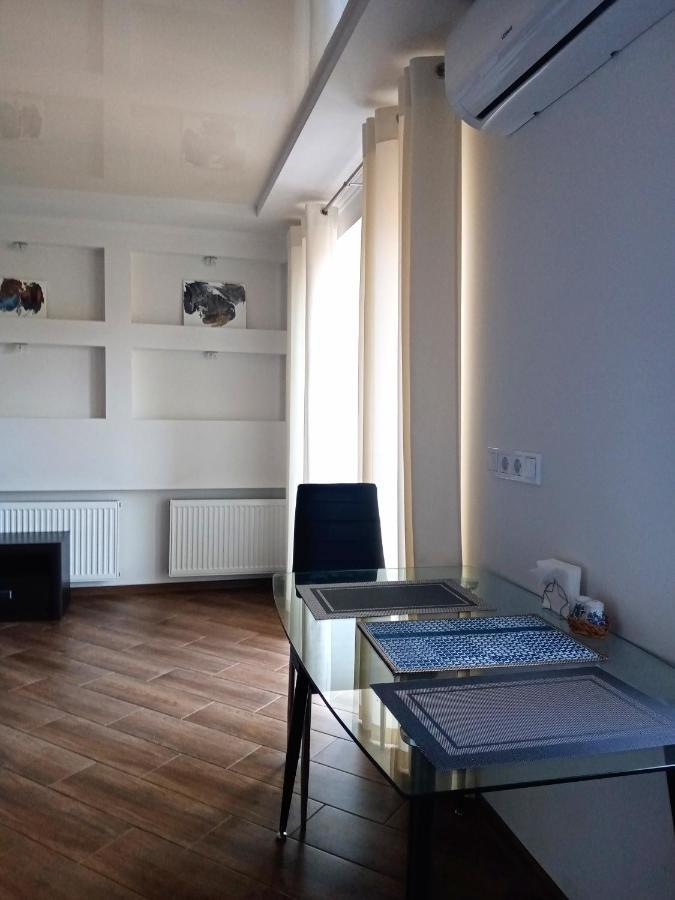 1-Room Studio Center Cherkasy Ngoại thất bức ảnh
